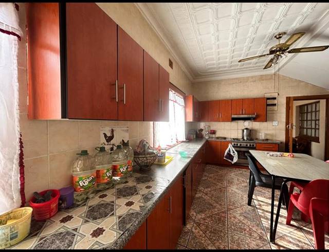 8 BEDROOM HOUSE FOR SALE IN SPRINGS CENTRAL